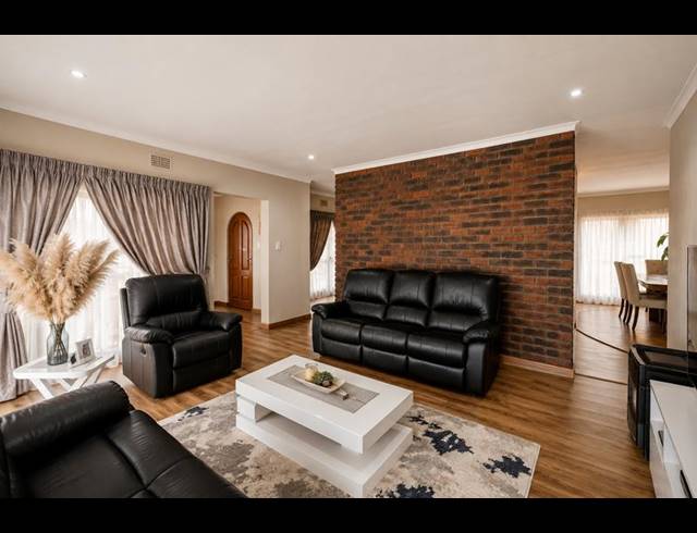 3 BEDROOM HOUSE FOR SALE IN THREE RIVERS EAST